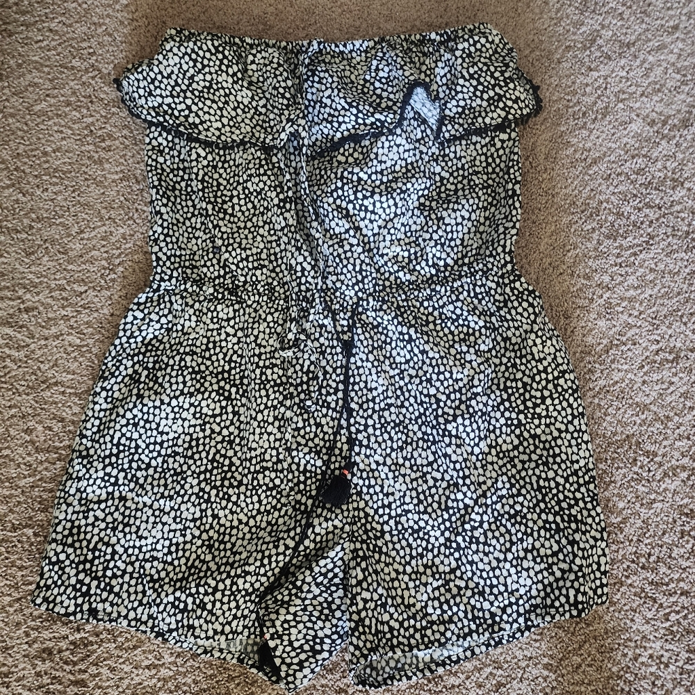 Old Navy L Romper Black & White